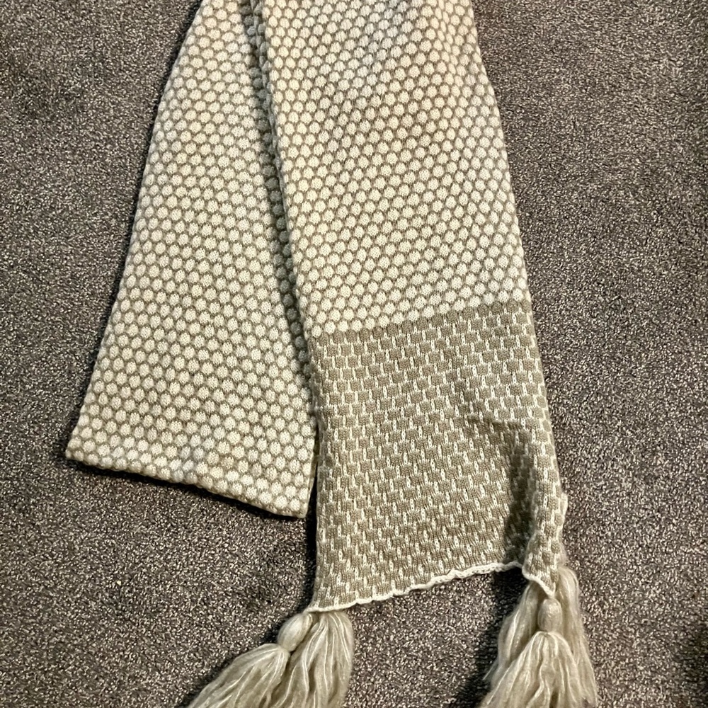 Kita Ku Australia Textured Chunkyโ Knit Ivory Gray Winter Scarf with Tassels